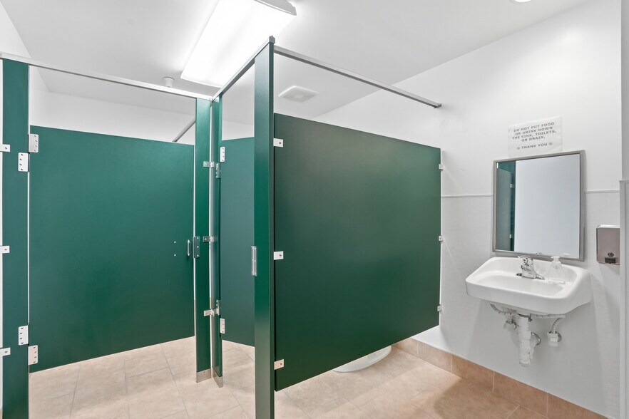 More Photos Of 203-205 W Central Ave, Lompoc Office For Lease