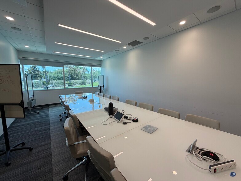 More Photos Of 1110 W Hibiscus Ave, Melbourne Flex For Lease