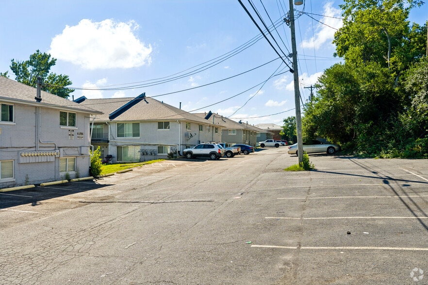 More Photos Of 1980-2016 Cambridge Dr, Lexington Apartments For Sale
