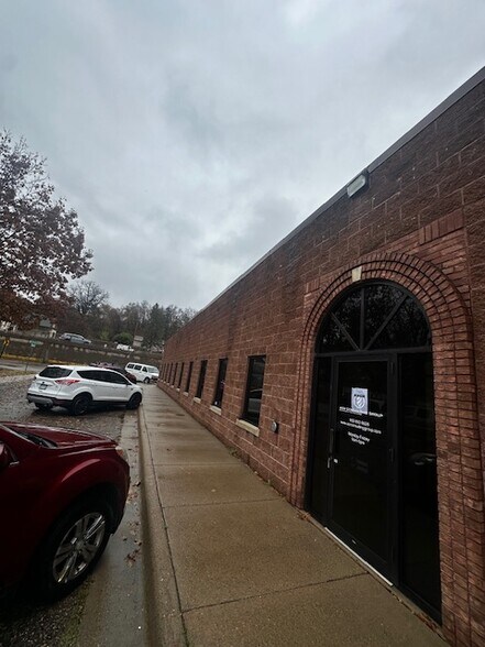 More Photos Of 1606 W 3rd St, Red Wing Storefront Retail Office For Lease