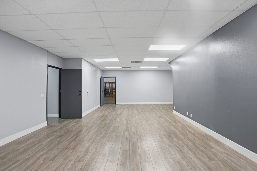 More Photos Of 1351 S Lewis St, Anaheim Warehouse For Sale