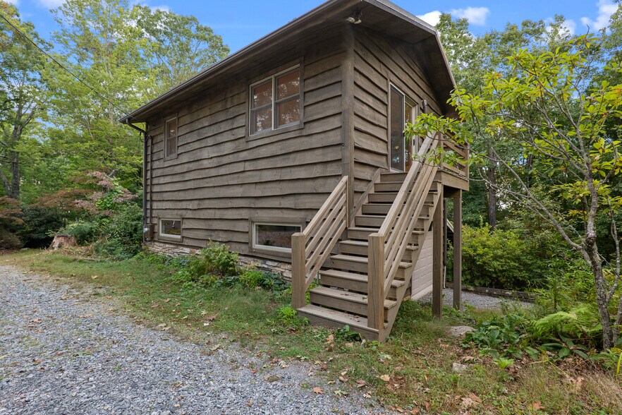More Photos Of 243 Ridgeline Dr, Brevard Specialty For Sale