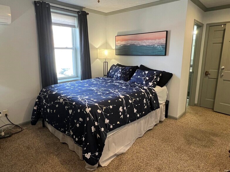 More Photos Of 128 W Walnut St, Kokomo Flex For Sale