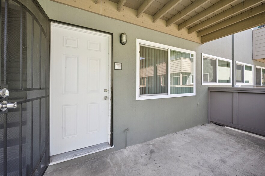 More Photos Of 550 Berry Ave, Hayward Apartments For Sale