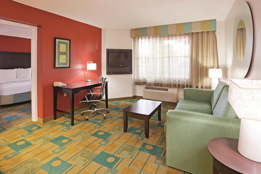 More Photos Of 5423 N Port Washington Rd, Glendale Hotel For Sale
