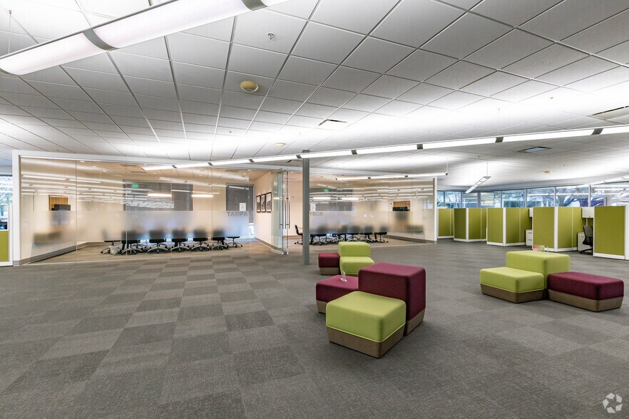 More Photos Of 599 Lake Kathy Dr, Brandon Unknown For Lease