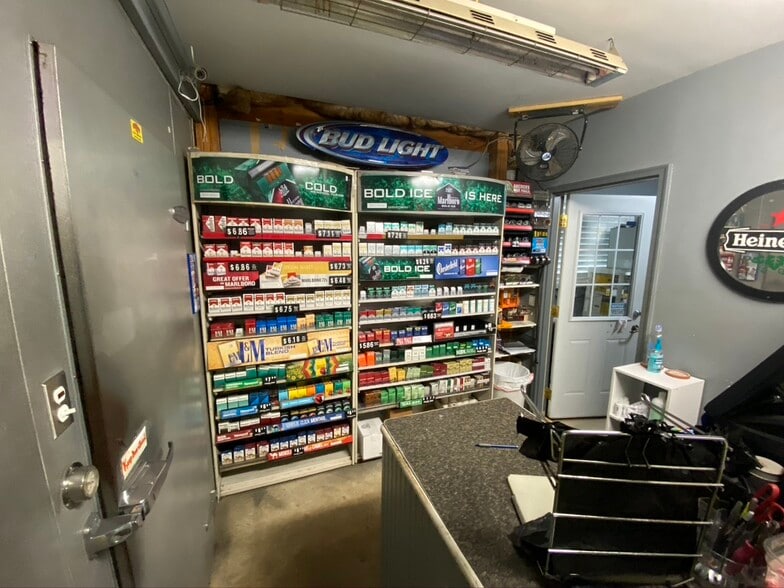 More Photos Of 1265 S Dorset Rd, Troy Freestanding For Sale