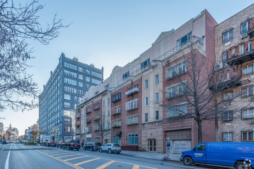 More Photos Of 42-52 Broadway, Brooklyn Apartments For Lease