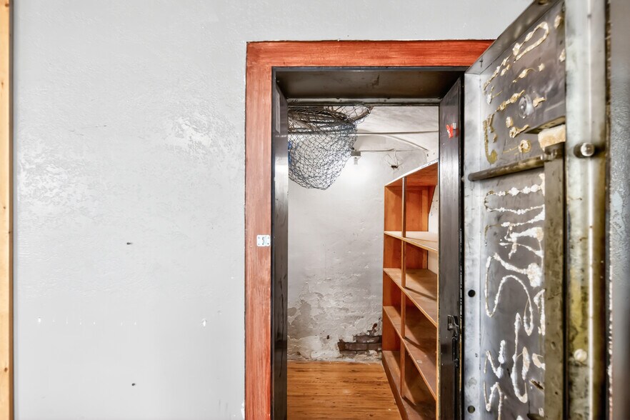 More Photos Of 100 Main St, Moro Specialty For Sale