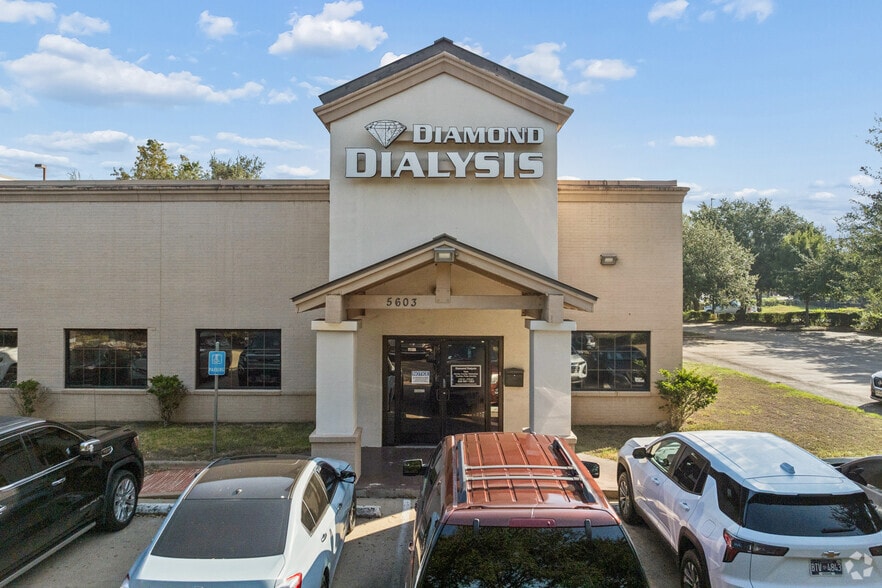 More Photos Of 5603 Highway 6, Missouri City Freestanding For Lease