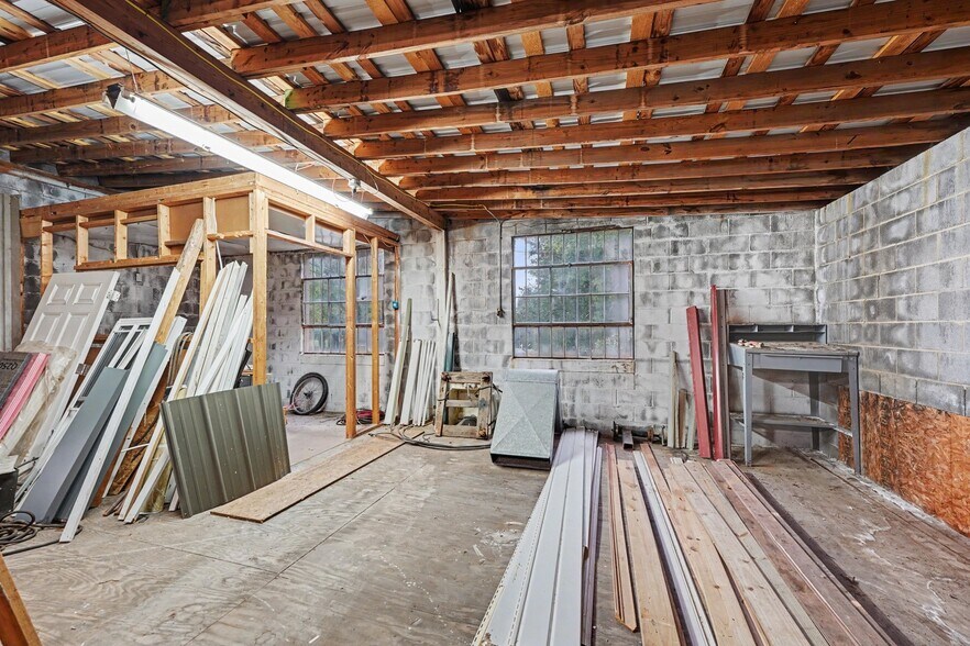 More Photos Of 427 W Gene Hairston St, Madison Auto Repair For Sale