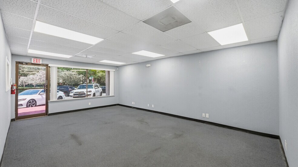 More Photos Of 10910-10920 Wiles Rd, Coral Springs Warehouse For Lease