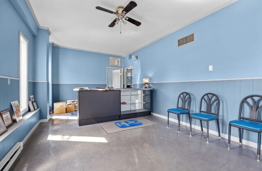 More Photos Of 2271 E Farragut Ave, Bristol Auto Repair For Sale