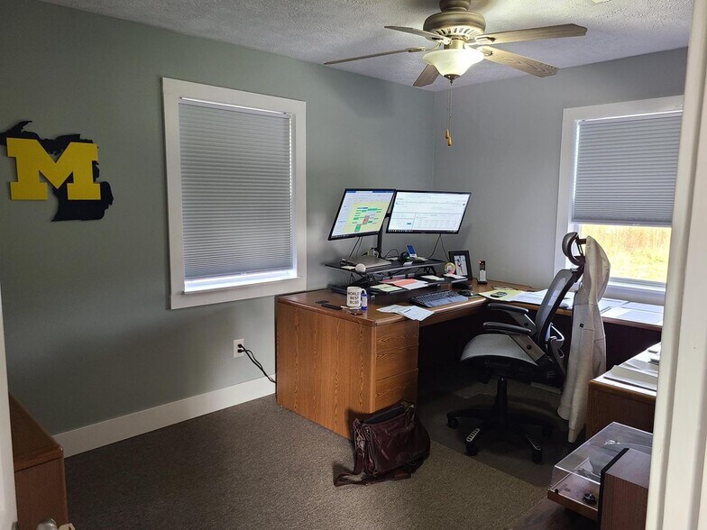 More Photos Of 992 Witham Rd, Muskegon Medical For Lease