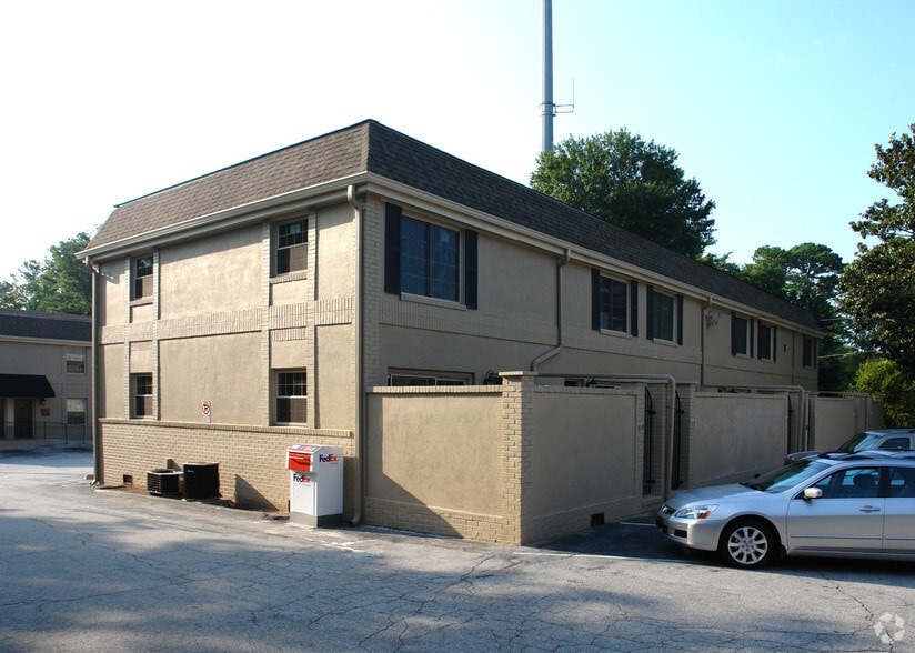More Photos Of 4651 Roswell Rd NE, Atlanta Office For Sale
