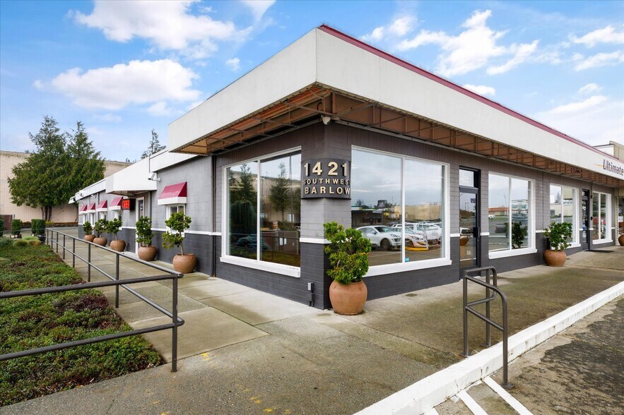 More Photos Of 1421 SW Barlow St, Oak Harbor General Retail For Sale