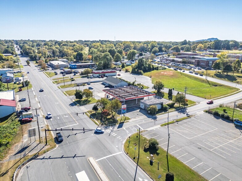 More Photos Of 1617 N Chester St, Gastonia Service Station For Sale