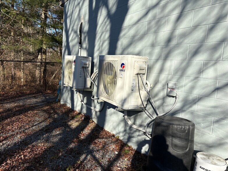 More Photos Of 201 Daniel Shays Hwy, Athol Flex For Sale