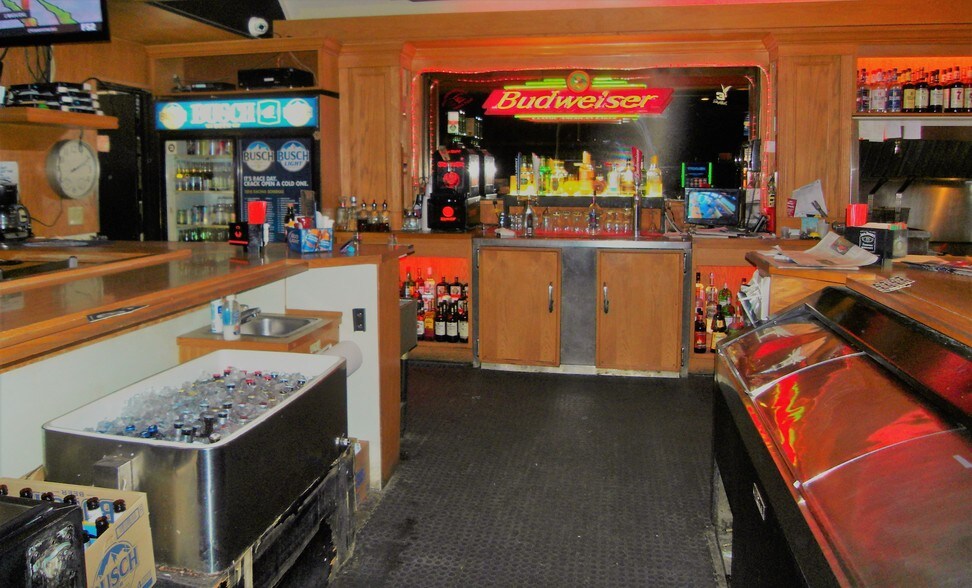 More Photos Of 801 S Main St, Bloomington Bar For Sale