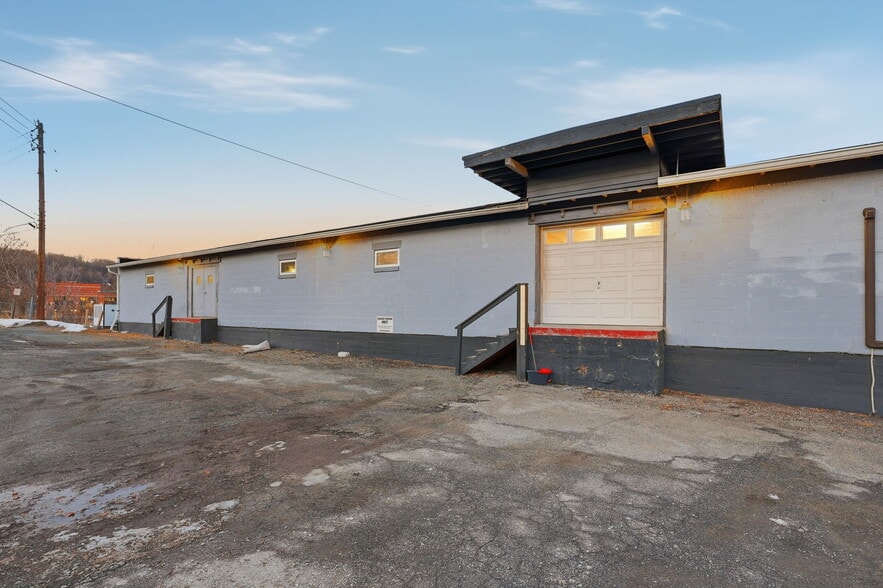 More Photos Of 2 Chapel St, Honesdale Flex For Lease