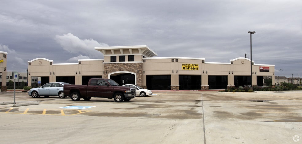 Primary Photo Of 4802 S Sam Houston Pky, Houston Unknown For Lease