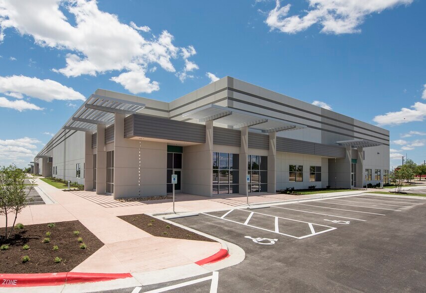 More Photos Of 605 W Howard Ln, Austin Warehouse For Lease