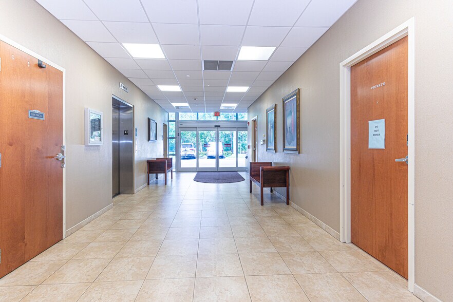 More Photos Of 12959 Palms West Dr, Loxahatchee Medical For Sale