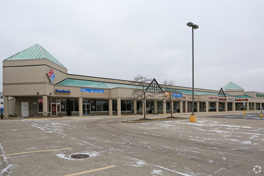 More Photos Of 2705-2811 18th St, Kenosha Storefront For Lease