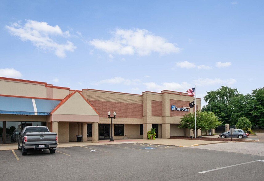 More Photos Of 801-925 W Maple St, Hartville Unknown For Lease