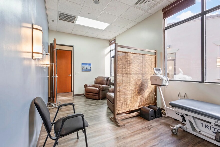 More Photos Of 16515 S 40th St, Phoenix Office For Sale