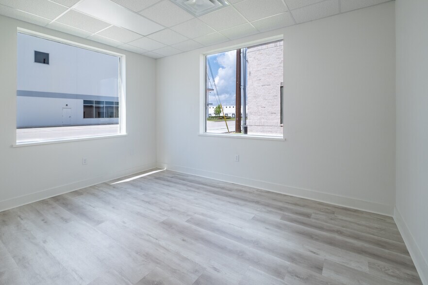 More Photos Of 30625 Kingsland Blvd, Brookshire Office For Lease