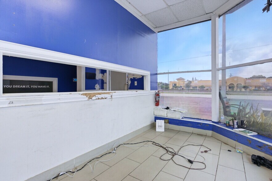More Photos Of 612 N Dixie Hwy, Hollywood Auto Repair For Lease