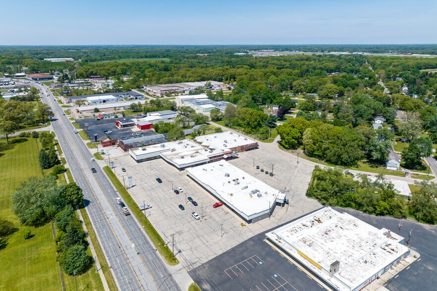 More Photos Of 1100-1128 Bristol St, Elkhart Freestanding For Sale