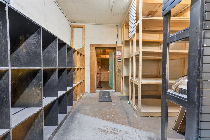 More Photos Of 384 Queen St, Peterborough General Retail For Sale