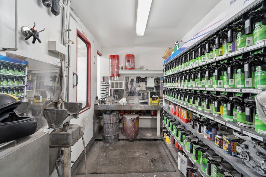 More Photos Of 14-16 S Wycombe Ave, Lansdowne Auto Repair For Sale