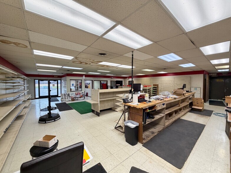 More Photos Of 4414 State Road 92, Brooklyn Industrial For Lease