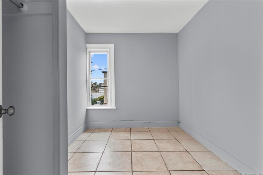 More Photos Of 39 Jane St, Bridgeport Apartments For Sale