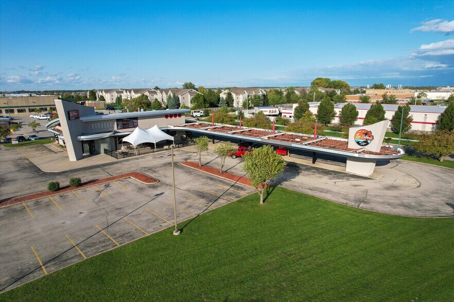 More Photos Of 608 W Town Center Blvd, Champaign Restaurant For Sale