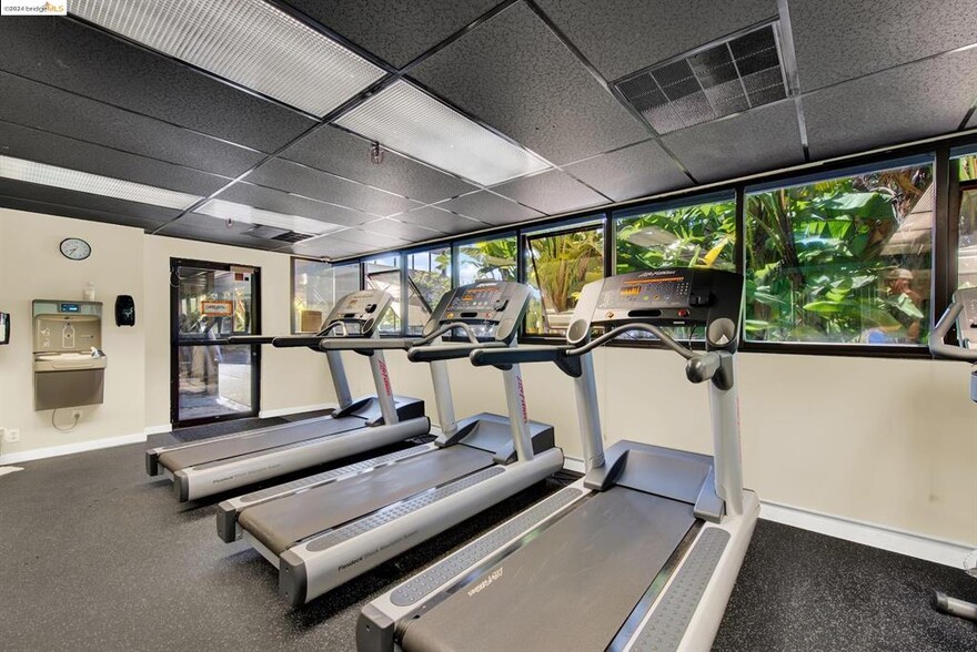 More Photos Of 11 Embarcadero West, Oakland Office For Sale