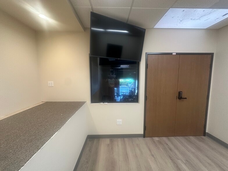 More Photos Of 150 N Wood Rd, Camarillo Warehouse For Sale