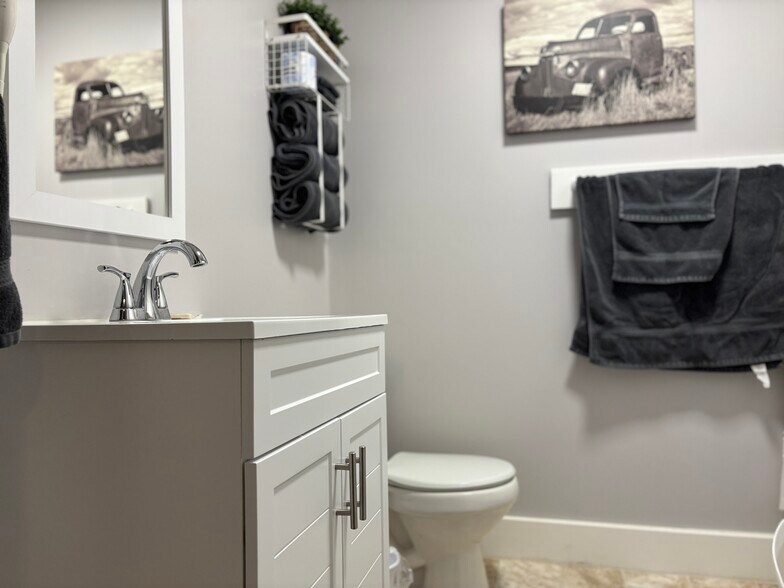 More Photos Of 206 W Main St, Mc Arthur Flex For Sale