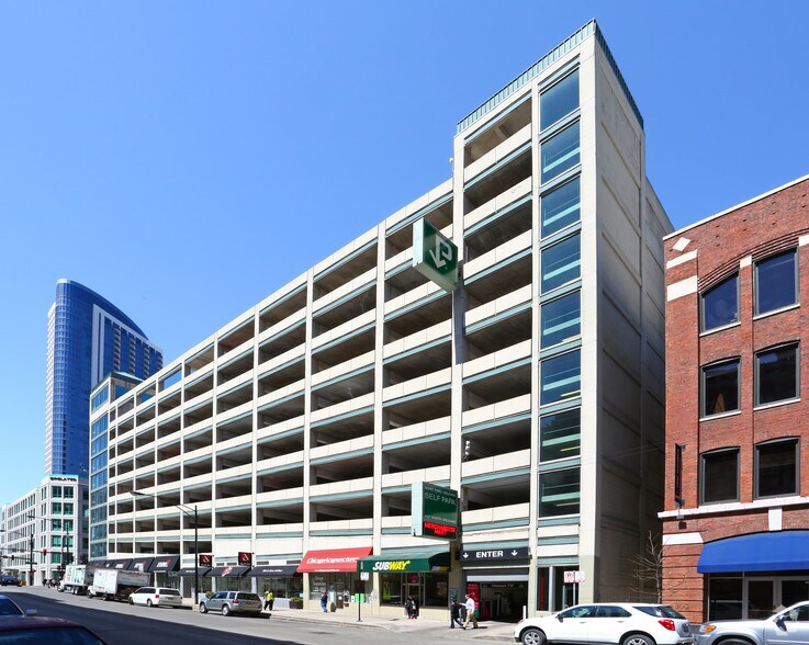 More Photos Of 437 N Orleans St, Chicago Parking Garage For Lease