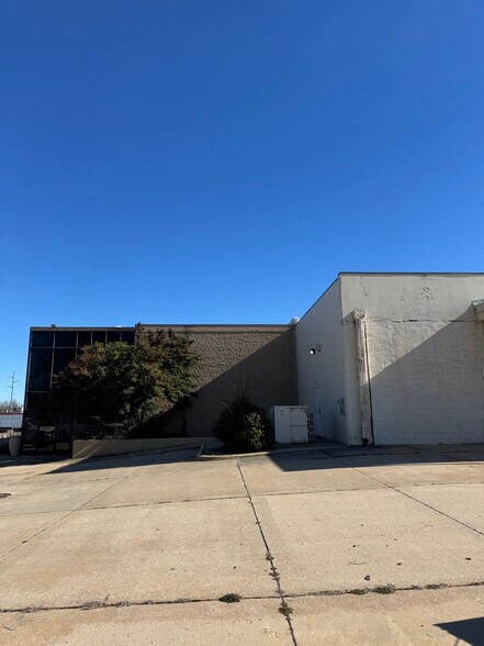 More Photos Of 8716 SE 15th St, Oklahoma City Distribution For Sale