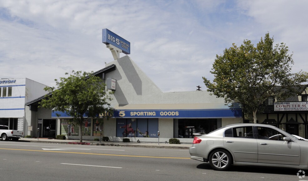 More Photos Of 17017-17019 Ventura Blvd, Encino General Retail For Sale