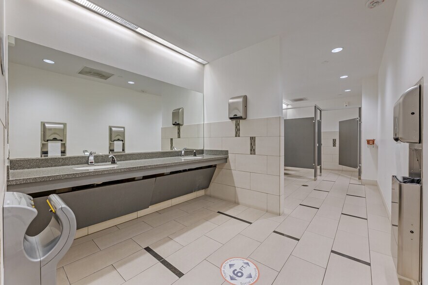 More Photos Of 17021 Aldine Westfield Rd, Houston Office For Sale