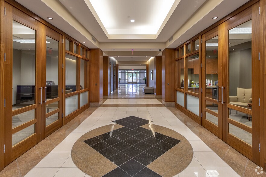 More Photos Of 7870 E Kemper Rd, Cincinnati Office For Sale