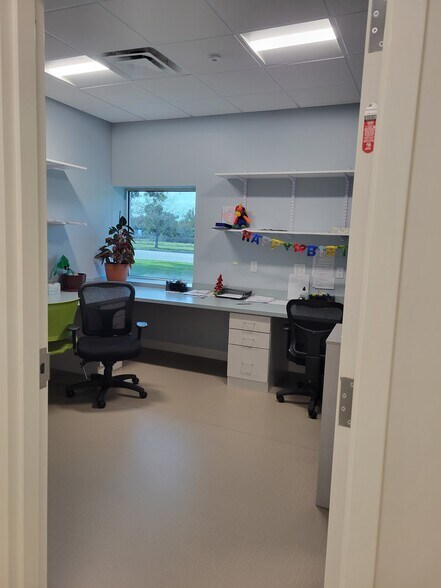 More Photos Of 3035 Lakeland Hills Blvd, Lakeland Medical For Lease