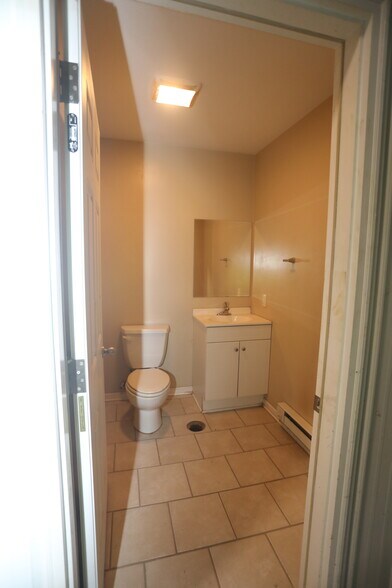 More Photos Of 8450 E Trade Center Dr, Columbia Showroom For Lease
