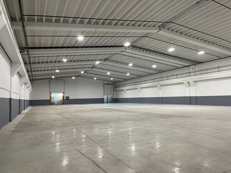 More Photos Of 53 Ayer Rd, Littleton Warehouse For Lease