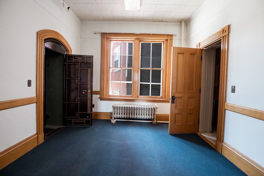 More Photos Of 74 Hammond St, Bangor Medical For Sale